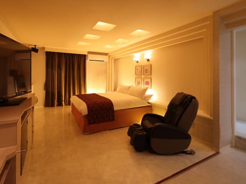 Standard Room (Couples Hotel) | Premium bedding, individually decorated, individually furnished, desk