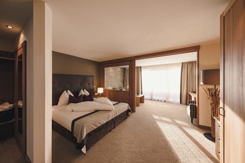 Deluxe Double Room | Hypo-allergenic bedding, minibar, in-room safe, soundproofing