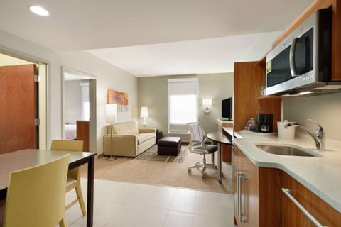 Suite, 1 King Bed | Premium bedding, desk, laptop workspace, blackout drapes