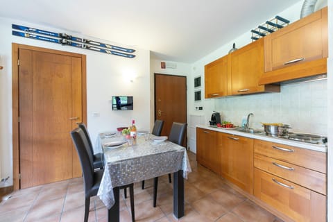 Family Studio, Mountain View (La Marmotta Campo Smith on the Ski) | Private kitchen | Fridge, microwave, stovetop, coffee/tea maker