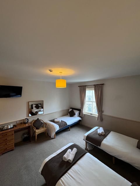 Triple Room, Private Bathroom | 1 bedroom