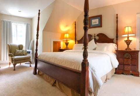 Strawberry Hill Room at Chiltern Inn B&B | Individually decorated, individually furnished, blackout drapes