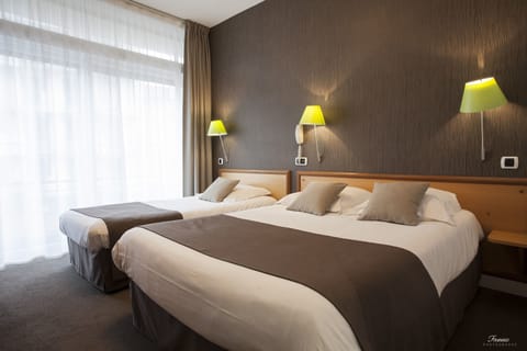 Triple Room | Premium bedding, minibar, desk, blackout drapes