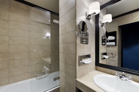 Combined shower/tub, eco-friendly toiletries, hair dryer, bathrobes