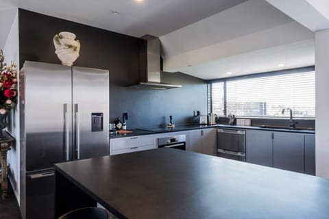 Penthouse | Private kitchen | Mini-fridge, microwave, coffee/tea maker, electric kettle