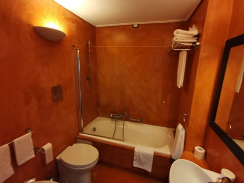 Standard Room, Non Smoking, Garden View | Bathroom | Combined shower/tub, hair dryer, bidet, soap