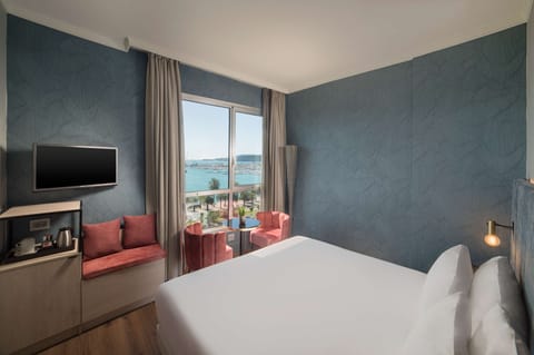 Superior Room (View) | Down comforters, minibar, in-room safe, desk