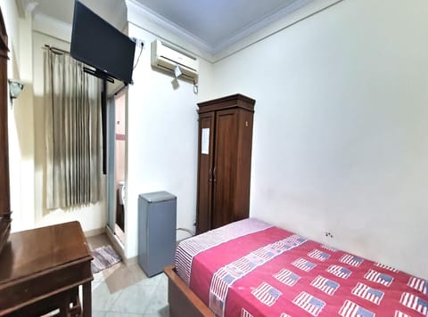 Standard Double Room | Desk, free WiFi, bed sheets