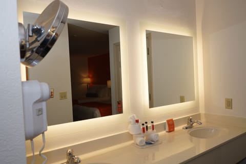 Standard Room, 2 Queen Beds | Bathroom | Free toiletries, hair dryer, towels