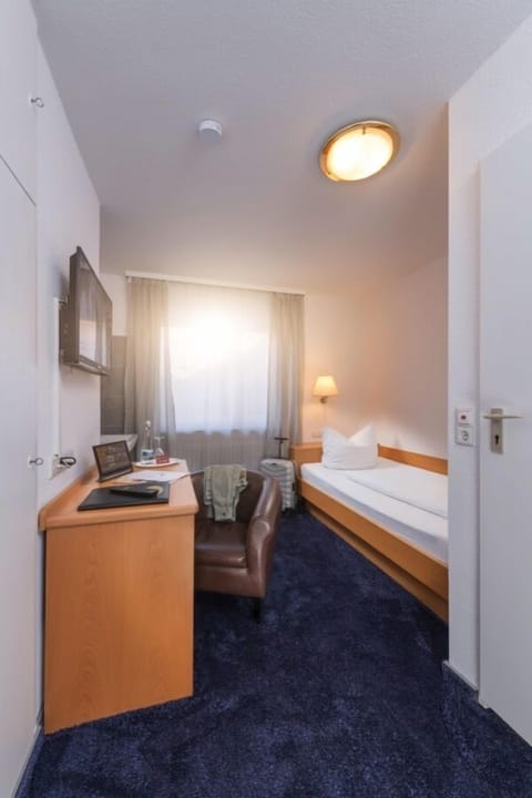 Single Room | In-room safe, desk, free WiFi, bed sheets