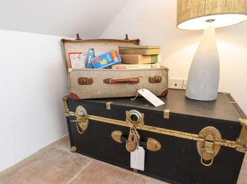 Cottage | 2 bedrooms, individually decorated, individually furnished, free WiFi