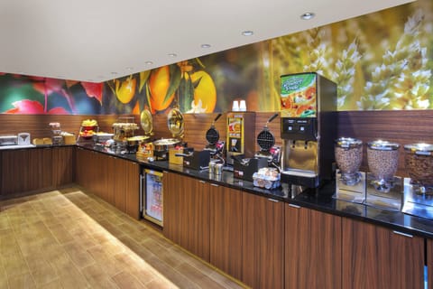 Free daily continental breakfast