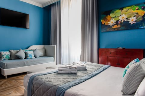 Deluxe Triple Room | Minibar, blackout drapes, free WiFi, bed sheets