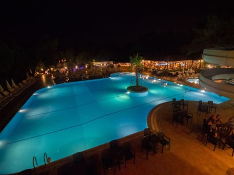 Seasonal outdoor pool, pool umbrellas, sun loungers