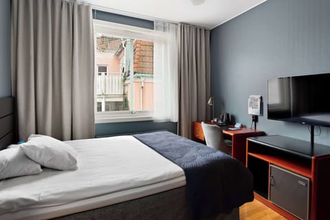 Standard Room, 1 Double Bed, Non Smoking | Premium bedding, minibar, individually decorated, individually furnished