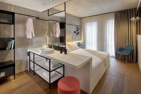 Superior Room | Down comforters, minibar, in-room safe, desk