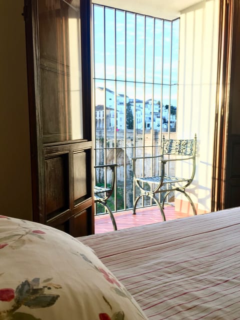 Standard Double Room, Balcony (Puente Nuevo ) | Desk, free WiFi