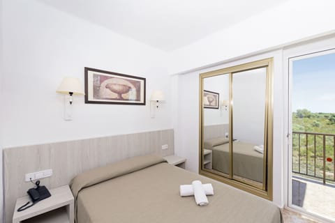 Single Room, Balcony | Desk, free WiFi, bed sheets