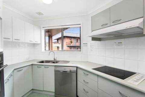 3 Bedroom Apartment | Private kitchen | Mini-fridge, coffee/tea maker, electric kettle