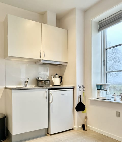 Family Room | Private kitchen | Fridge, oven, stovetop, espresso maker