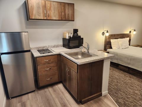 Studio, 1 Queen Bed, No Pets Allowed | Private kitchenette | Fridge, microwave, coffee/tea maker, toaster