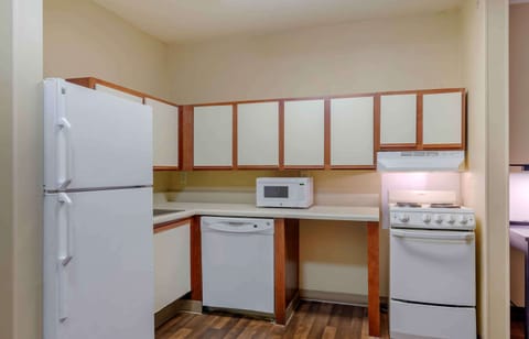 Deluxe Studio, 1 Queen Bed with Sofa bed, Accessible, Non Smoking | Private kitchen | Fridge, microwave, stovetop