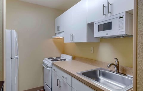 Studio, 1 Queen Bed, Non Smoking | Private kitchen | Fridge, microwave, stovetop