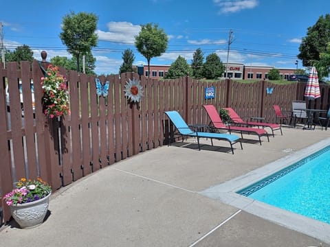 Seasonal outdoor pool, pool umbrellas, sun loungers