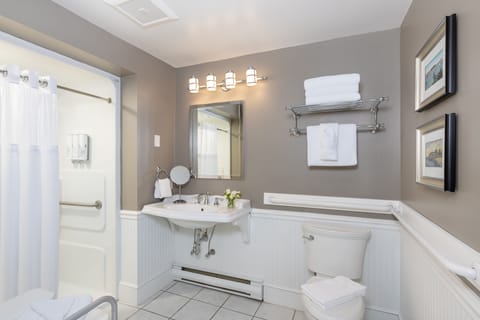 2 Queen Beds, Ocean View Accessible | Bathroom | Eco-friendly toiletries, hair dryer, bathrobes, towels