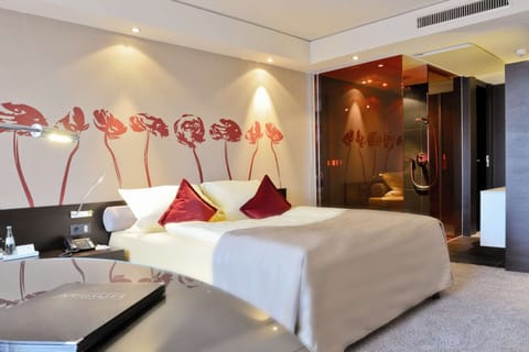 Deluxe Room | Premium bedding, minibar, in-room safe, desk