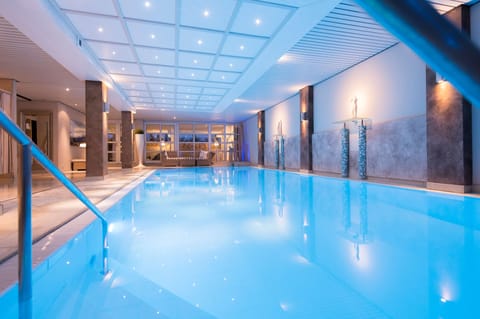 Indoor pool, sun loungers