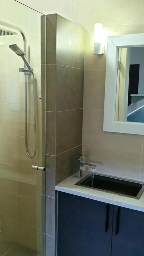 Deluxe Studio, Non Smoking, Garden View | Bathroom | Shower, rainfall showerhead, free toiletries, hair dryer