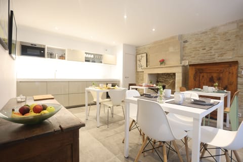 Free daily full breakfast