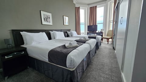 Standard Triple Room, Sea View | 1 bedroom, desk, bed sheets