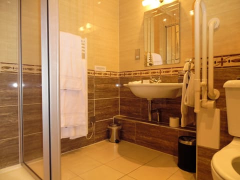 Economy Double Room | Bathroom | Free toiletries, hair dryer, towels, soap