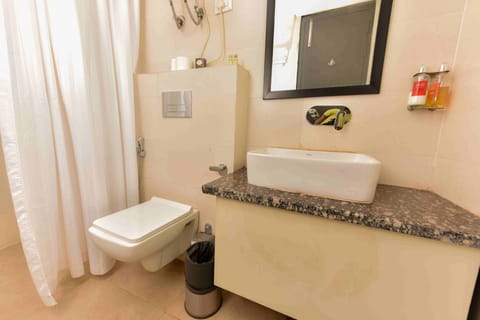 Standard Double Room | Bathroom | Shower, rainfall showerhead, designer toiletries, towels