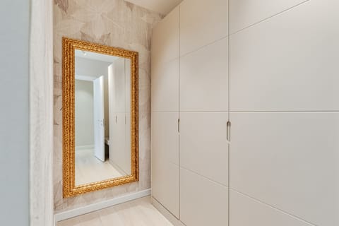 Superior Suite | In-room safe, desk, iron/ironing board, free WiFi