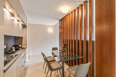 Deluxe Studio Suite | Private kitchen | Fridge, microwave, stovetop, espresso maker