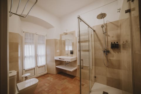 Classic Double Room (Málaga) | Bathroom | Shower, rainfall showerhead, designer toiletries, hair dryer