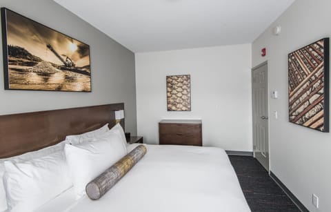 Suite, 1 Bedroom, Kitchen | Premium bedding, down comforters, desk, laptop workspace