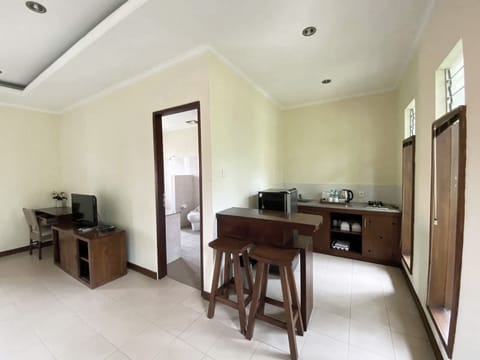 Studio Suite | Private kitchen | Fridge, coffee/tea maker, electric kettle, toaster