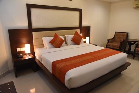 Standard Double Room | Minibar, desk, soundproofing, rollaway beds