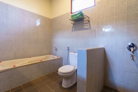 Family Double Room, 2 Double Beds | Bathroom | Free toiletries, hair dryer, bathrobes, slippers