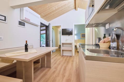 Chalet, 3 Bedrooms (Elba) | Living area | 32-inch LED TV with digital channels, TV