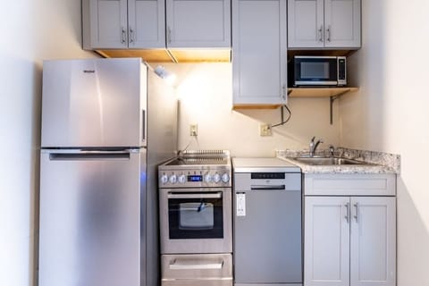 Condo, 4 Bedrooms | Private kitchen | Fridge, oven, dishwasher, toaster