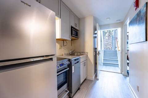 Condo, 4 Bedrooms | Private kitchen | Fridge, oven, dishwasher, toaster