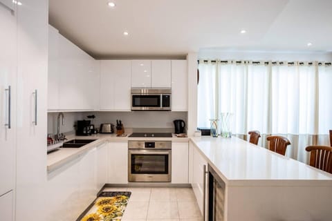 Apartment | Private kitchen | Fridge, microwave, oven, stovetop