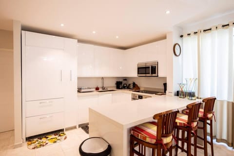 Apartment | Private kitchen | Fridge, microwave, oven, stovetop