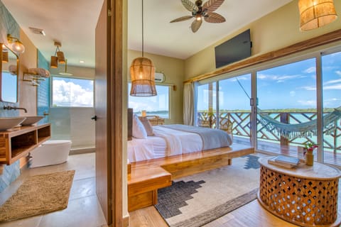 Oceanview King Suite | Free WiFi, bed sheets