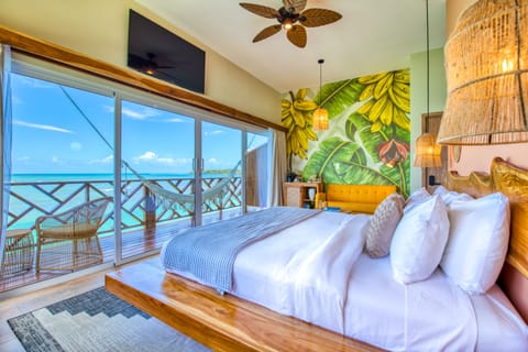 Oceanview King Suite | Free WiFi, bed sheets